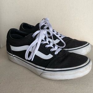 Black Vans size 8